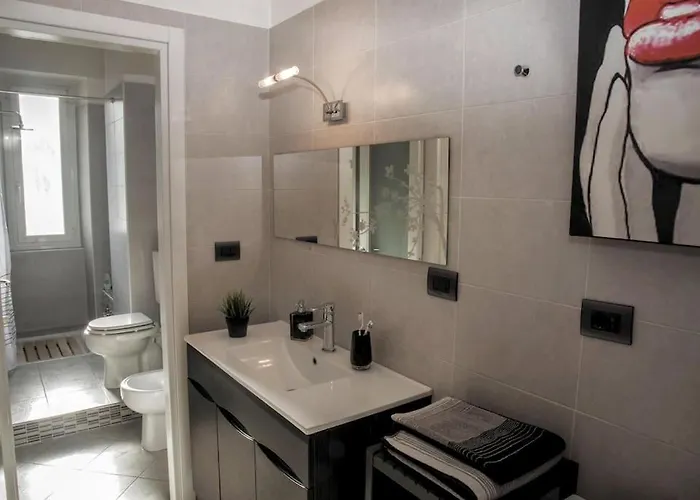 Redhouse Apartment *